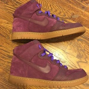 Nike dunk size 10.5 in purple with some print